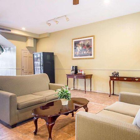 Econo Lodge Birmingham Гувер Экстерьер фото