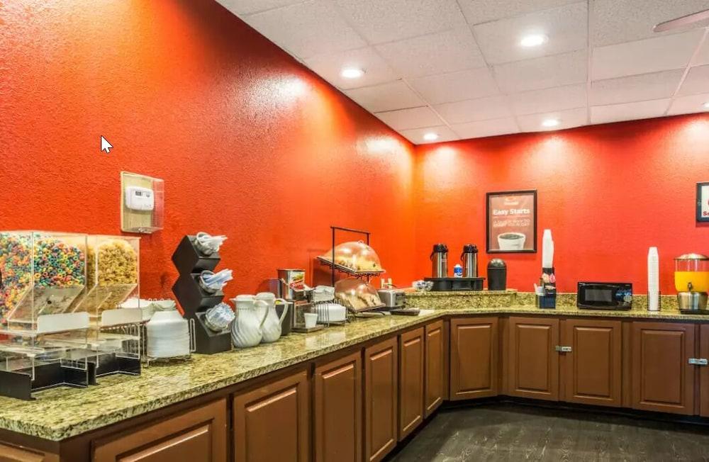 Econo Lodge Birmingham Гувер Экстерьер фото